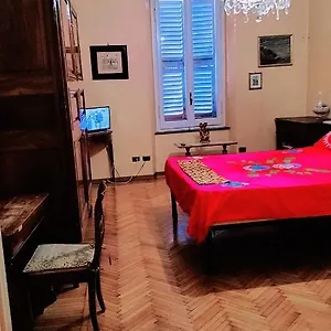 Nevina Centro Camera Privata In Alloggio in famiglia